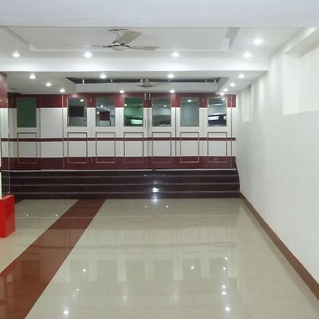Hotel Tribhuvan Ранчи Екстериор снимка