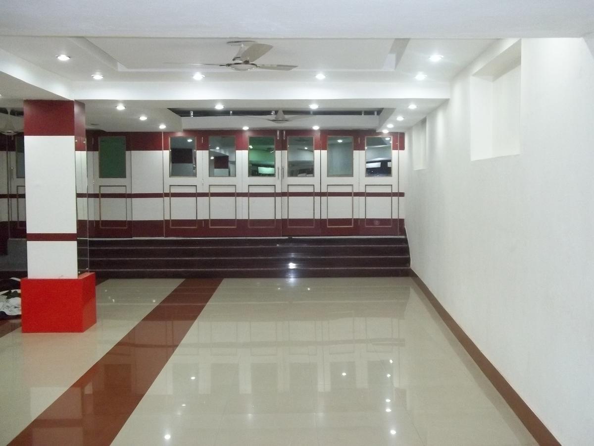 Hotel Tribhuvan Ранчи Екстериор снимка