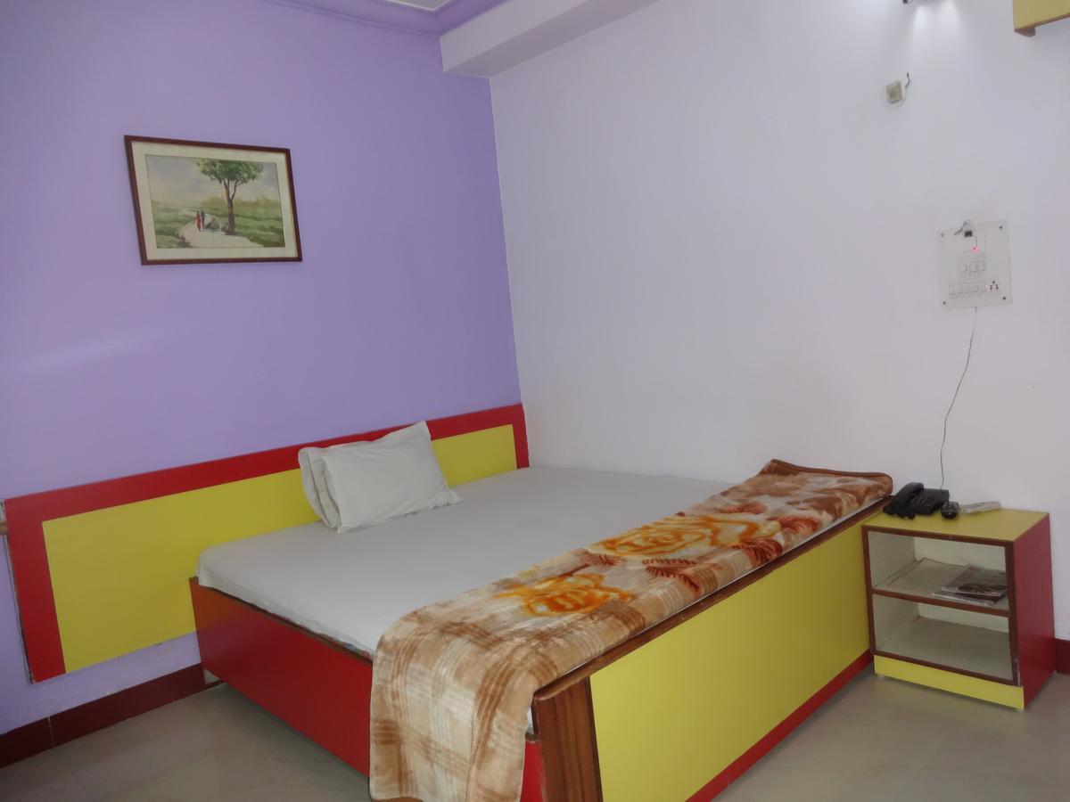 Hotel Tribhuvan Ранчи Екстериор снимка
